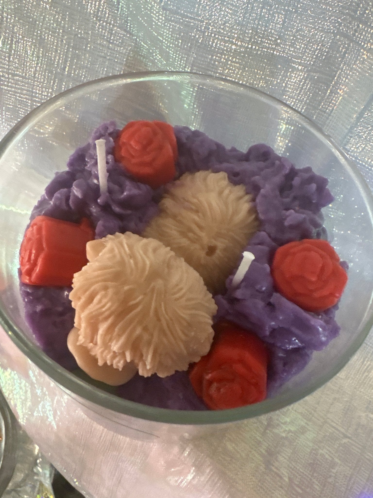 Honeysuckle and Neroly scented Highland cow candle - Glowing Dessert Candles